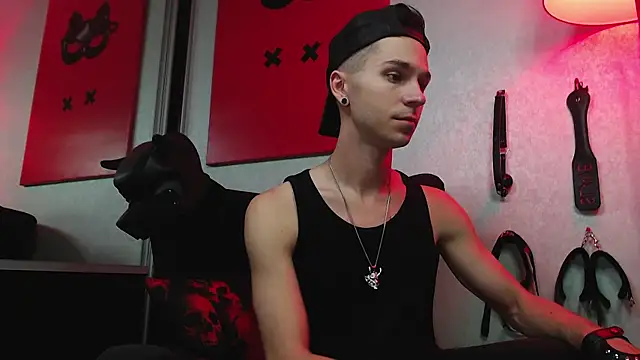 Joseph  Quinn online show from March 14, 2025, 9:03 am