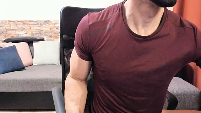 HotHunkTrainer online show from November 26, 2025, 8:03 am