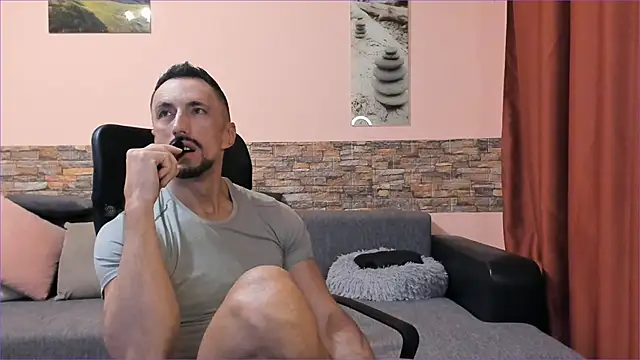 HotHunkTrainer online show from September 21, 2025, 6:40 am