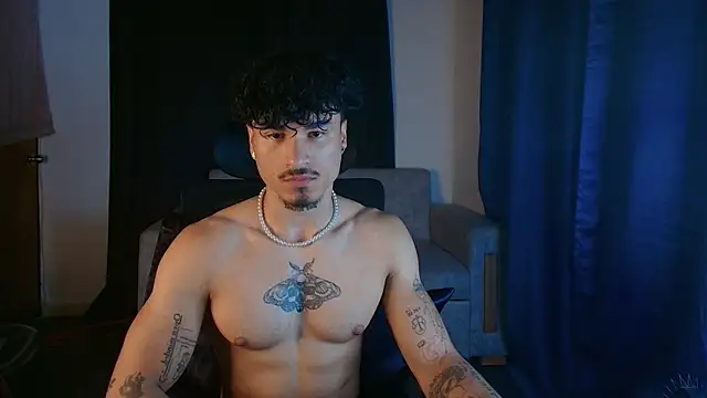 Snapshot of Thomas_Fit1 chatting on May 19, 2026, 11:45 pm Thomas Fit1 online show from May 19, 2026, 11:45 pm