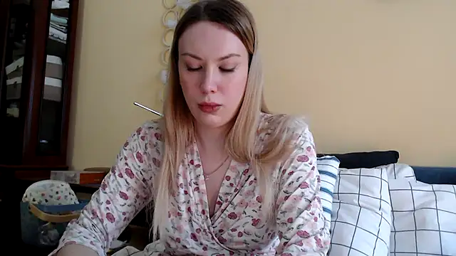 Snapshot of Scarlettford chatting on February 19, 2025, 12:00 pm Scarlettford online show from February 19, 2025, 12:00 pm