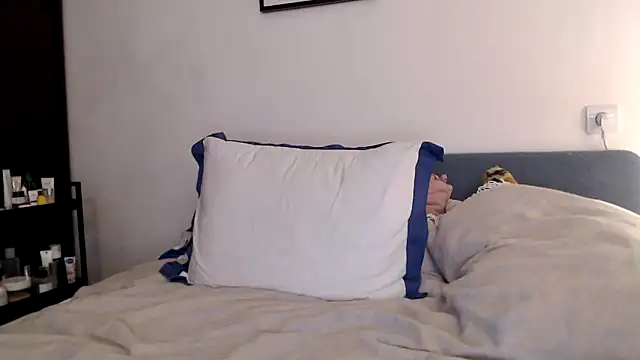 Scarlettford online show from April 18, 2026, 3:47 pm