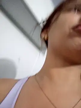 AnthonelaDuque online show from November 20, 2025, 11:33 am