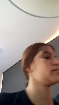 AnthonelaDuque online show from November 18, 2025, 11:46 am