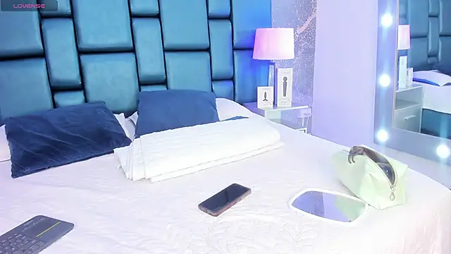 AnthonelaDuque online show from September 10, 2025, 11:42 am