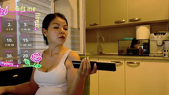 Snapshot of alisoncassie chatting on October 1, 2025, 5:01 am alisoncassie online show from October 1, 2025, 5:01 am