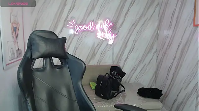 Snapshot of skeler_lovd_b_ chatting on September 15, 2025, 1:00 pm skeler lovd b online show from September 15, 2025, 1:00 pm