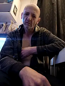 Snapshot of peterbi45 chatting on October 19, 2025, 4:15 am peterbi45 online show from October 19, 2025, 4:15 am