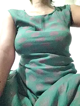 rituporna2004 online show from April 16, 2026, 3:35 pm