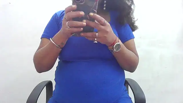 Snapshot of my-laila chatting on August 3, 2026, 5:59 am my-laila online show from August 3, 2026, 5:59 am