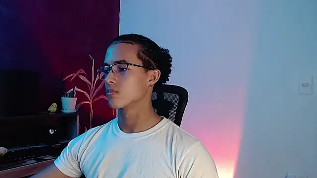 Snapshot of alejo_x3 chatting on March 23, 2025, 5:00 am alejo x3 online show from March 23, 2025, 5:00 am