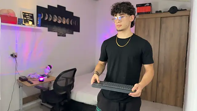 Kisan Smith online show from November 8, 2025, 2:04 am