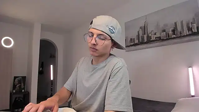 a lejandro 0 8 online show from March 19, 2025, 10:22 am