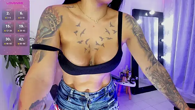 EmmaRusellx online show from March 3, 2026, 11:01 pm