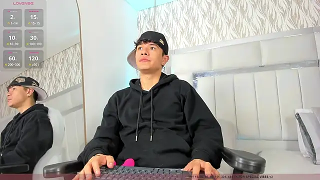 Snapshot of 1m_Joel chatting on December 16, 2025, 4:50 am 1m Joel online show from December 16, 2025, 4:50 am