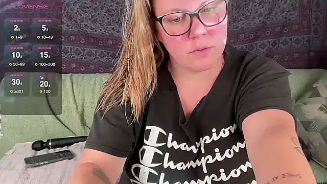 GlitterKitty108 online show from December 20, 2025, 2:09 pm