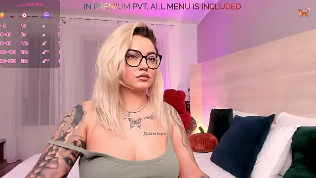 FoxxyClarise online show from December 16, 2025, 9:19 pm