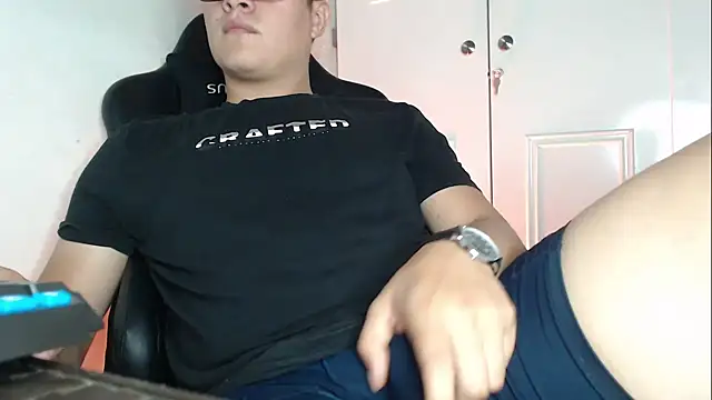 Plug Control online show from September 18, 2025, 3:31 am