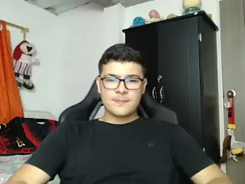 Plug Control online show from February 26, 2025, 8:25 pm