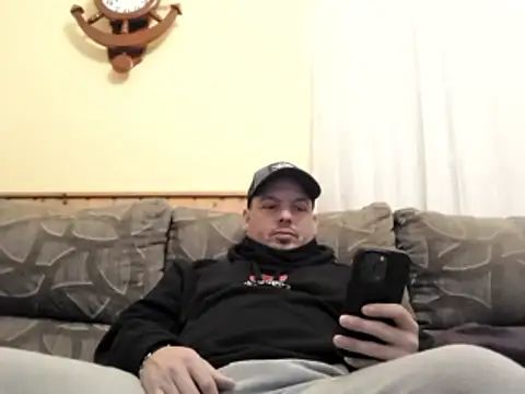 Jose HotLatino online show from January 17, 2026, 4:32 pm