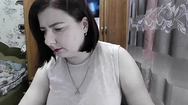 Snapshot of SophieNightAh chatting on September 12, 2025, 12:38 pm SophieNightAh online show from September 12, 2025, 12:38 pm