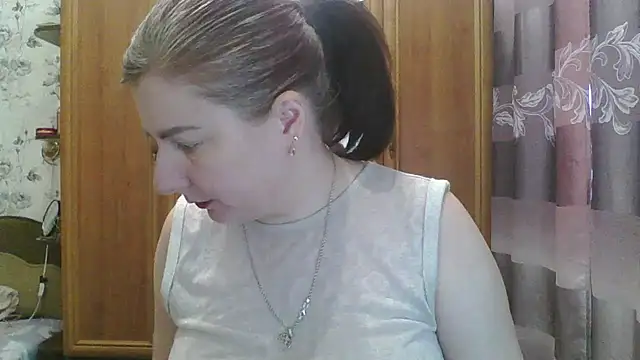 Snapshot of SophieNightAh chatting on February 19, 2025, 12:22 pm SophieNightAh online show from February 19, 2025, 12:22 pm