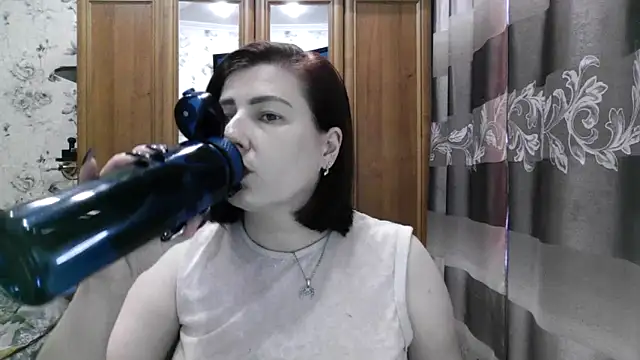 Snapshot of SophieNightAh chatting on September 15, 2025, 11:43 am SophieNightAh online show from September 15, 2025, 11:43 am