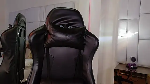 lia mariana online show from September 25, 2025, 3:29 pm