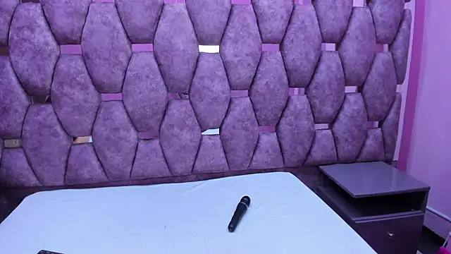 Snapshot of AlaSmith chatting on September 24, 2025, 2:18 am AlaSmith online show from September 24, 2025, 2:18 am