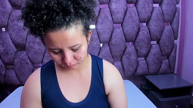 Snapshot of AlaSmith chatting on November 6, 2025, 2:04 am AlaSmith online show from November 6, 2025, 2:04 am