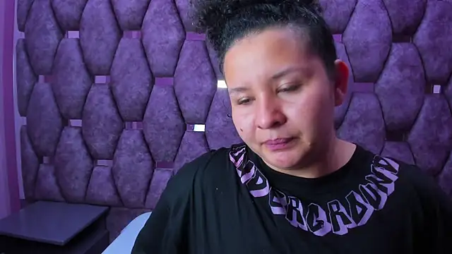 Snapshot of AlaSmith chatting on October 12, 2025, 2:35 am AlaSmith online show from October 12, 2025, 2:35 am