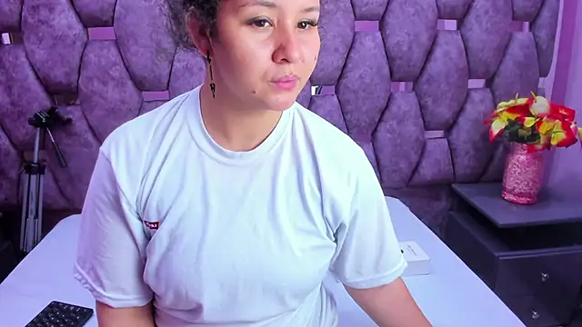 Snapshot of AlaSmith chatting on October 1, 2025, 2:06 am AlaSmith online show from October 1, 2025, 2:06 am