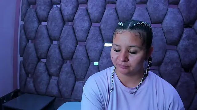 Snapshot of AlaSmith chatting on November 18, 2025, 2:27 am AlaSmith online show from November 18, 2025, 2:27 am