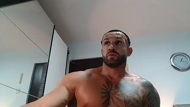 Snapshot of Magnificmuscles89 chatting on May 26, 2026, 10:19 pm Magnificmuscles89 online show from May 26, 2026, 10:19 pm