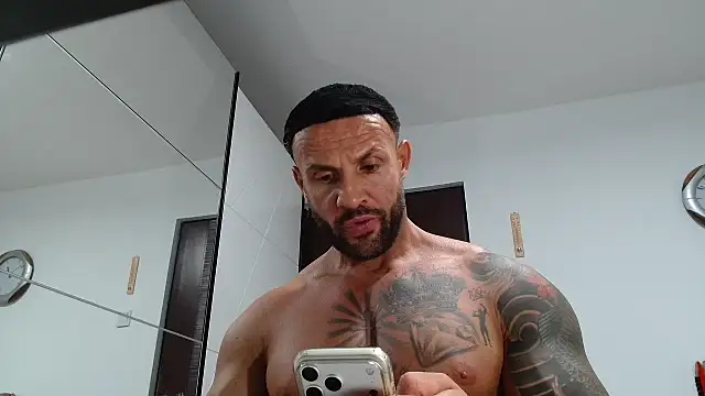 Snapshot of Magnificmuscles89 chatting on May 9, 2026, 9:51 pm Magnificmuscles89 online show from May 9, 2026, 9:51 pm