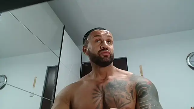 Snapshot of Magnificmuscles89 chatting on May 4, 2026, 9:45 am Magnificmuscles89 online show from May 4, 2026, 9:45 am