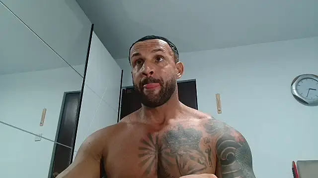 Snapshot of Magnificmuscles89 chatting on April 26, 2026, 10:07 pm Magnificmuscles89 online show from April 26, 2026, 10:07 pm