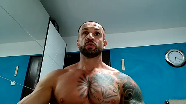 Snapshot of Magnificmuscles89 chatting on October 3, 2025, 3:24 pm Magnificmuscles89 online show from October 3, 2025, 3:24 pm