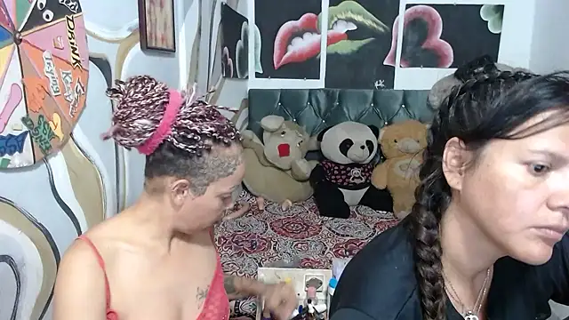 manzanahot9 online show from April 16, 2026, 8:37 am