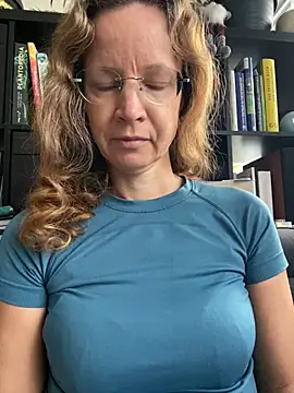 Snapshot of AnnikaRose chatting on October 1, 2025, 6:18 am AnnikaRose online show from October 1, 2025, 6:18 am