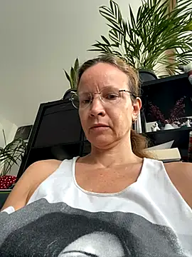 Snapshot of AnnikaRose chatting on September 10, 2025, 5:50 am AnnikaRose online show from September 10, 2025, 5:50 am