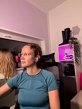 AnnikaRose online show from January 11, 2026, 1:40 pm