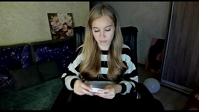  NigoNika online show from November 16, 2025, 12:54 pm