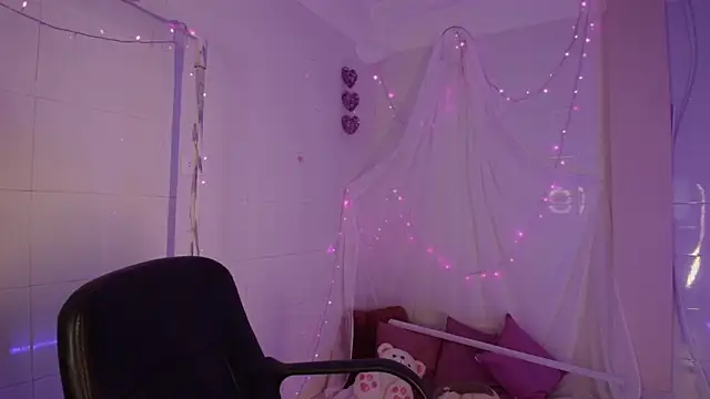 Snapshot of Giia_paiige18 chatting on February 13, 2026, 1:44 pm Giia paiige18 online show from February 13, 2026, 1:44 pm