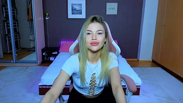 EmmyMills online show from January 24, 2025, 10:08 pm