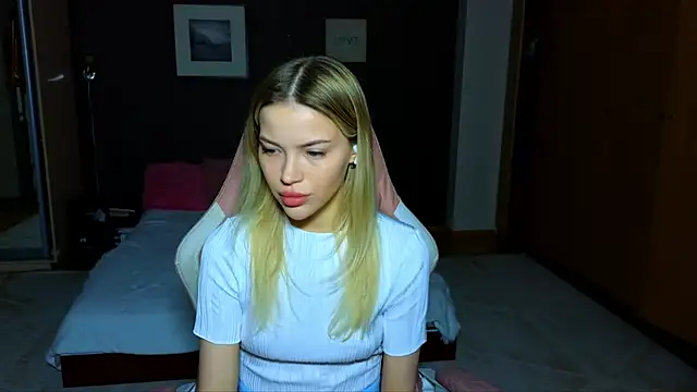 EmmyMills online show from February 16, 2025, 10:22 pm