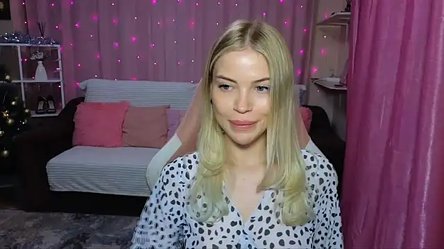 EmmyMills online show from December 5, 2024, 10:06 pm