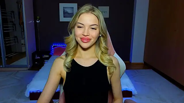 EmmyMills online show from March 5, 2025, 10:10 pm