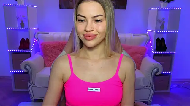 EmmyMills online show from December 15, 2025, 8:47 pm