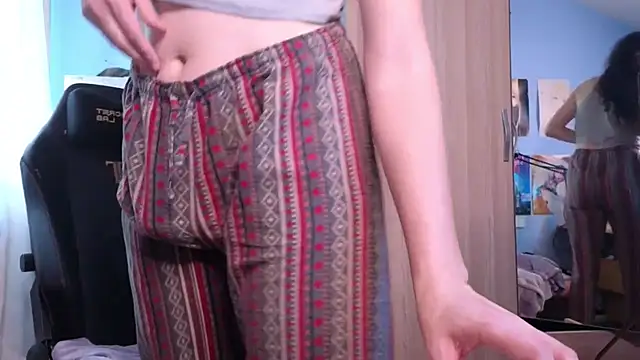 Snapshot of MemiKouki chatting on September 14, 2025, 5:02 pm MemiKouki online show from September 14, 2025, 5:02 pm